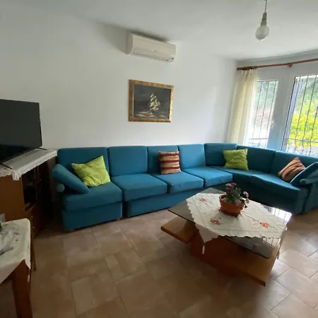 House Bts Ставрос